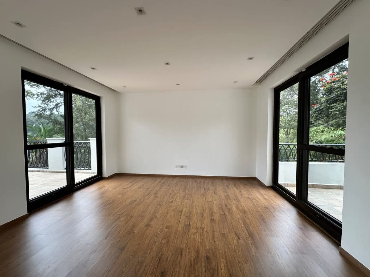 LUXURY 4-BEDROOM TOWNHOUSE FOR SALE ON PEPONI ROAD