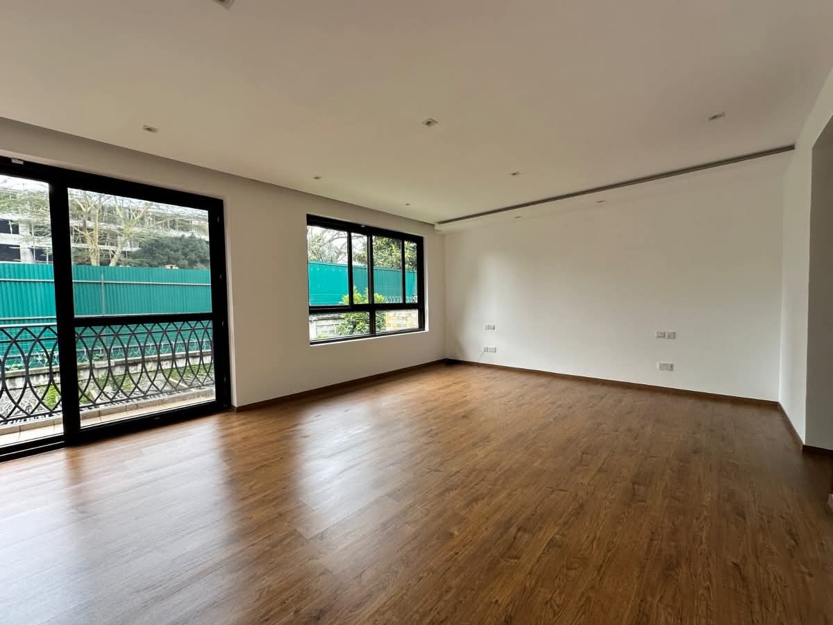 LUXURY 4-BEDROOM TOWNHOUSE FOR SALE ON PEPONI ROAD