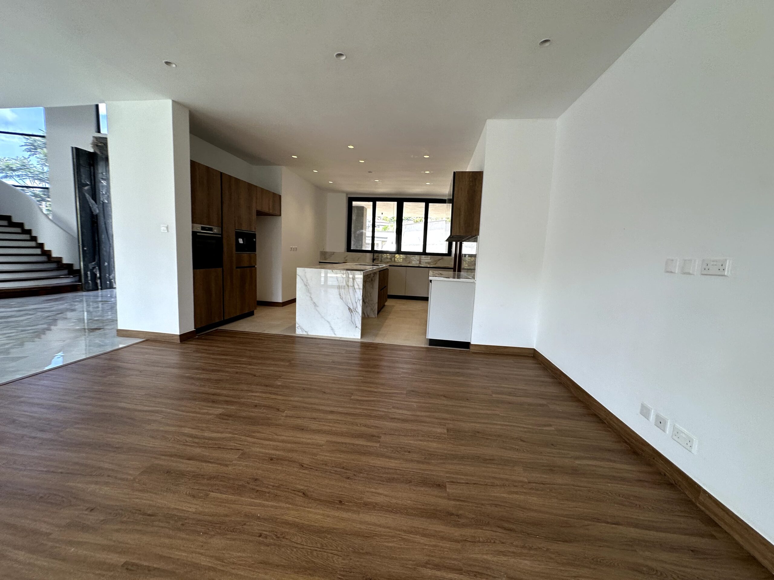 5 BEDROOM LUXURY VILLA FOR SALE IN NYARI CENTRAL NAIROBI