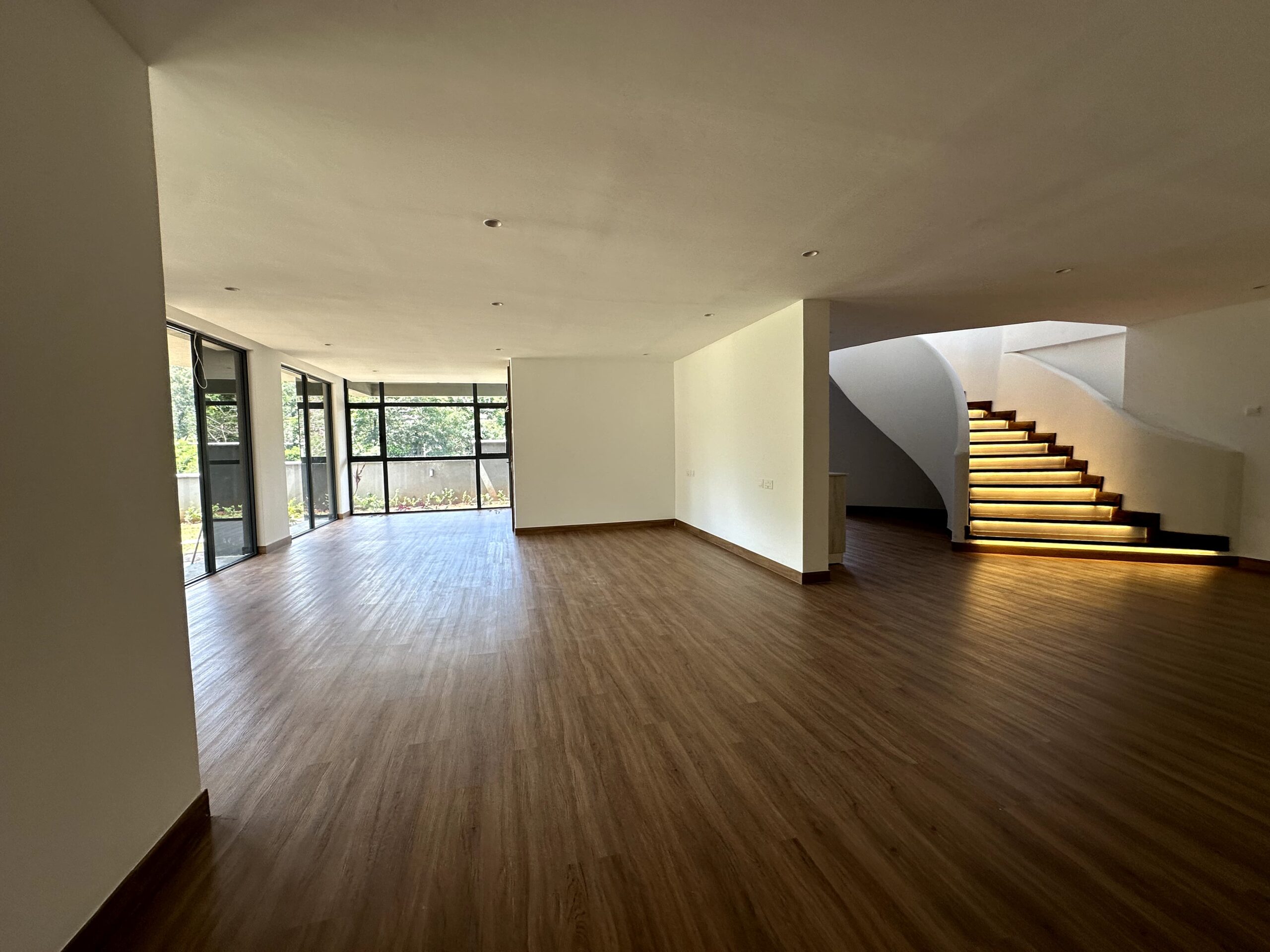 5 BEDROOM LUXURY VILLA FOR SALE IN NYARI CENTRAL NAIROBI