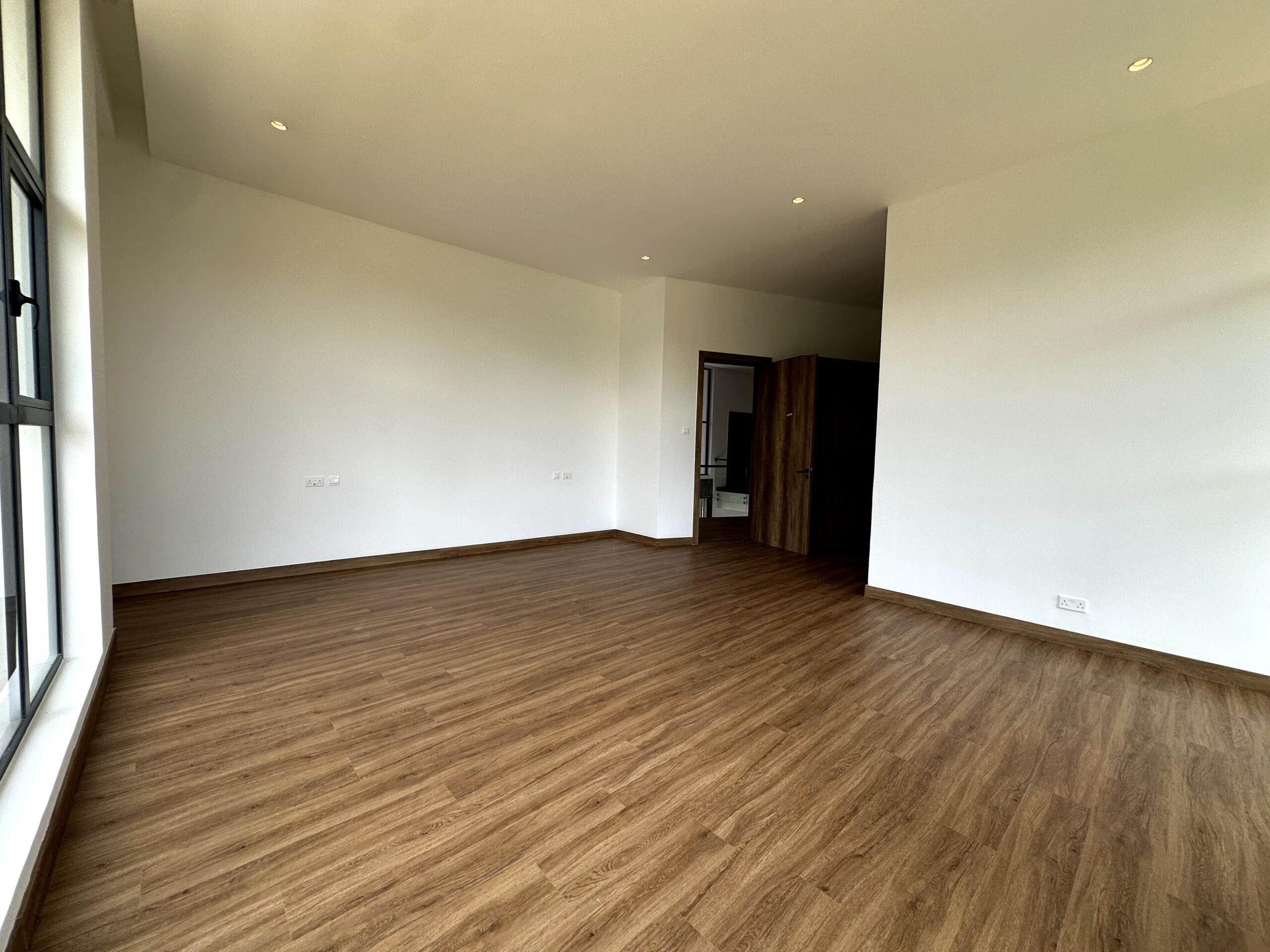 5 BEDROOM LUXURY VILLA FOR SALE IN NYARI CENTRAL NAIROBI
