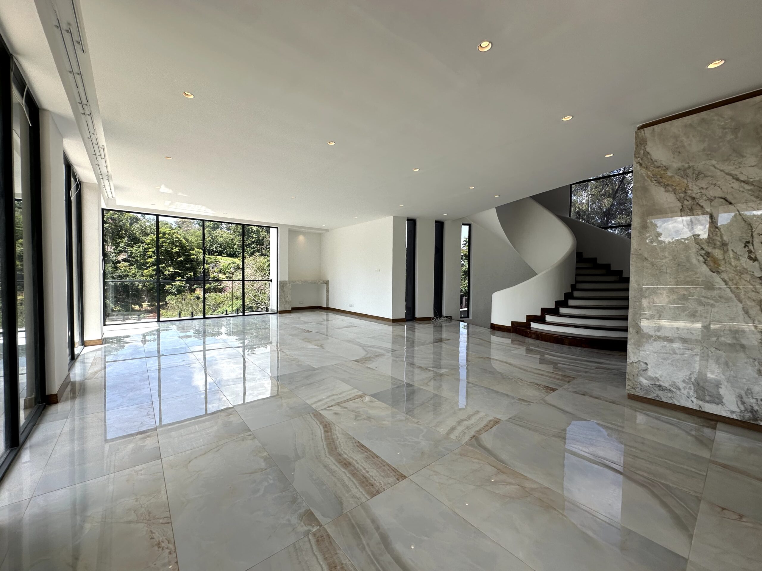 5 BEDROOM LUXURY VILLA FOR SALE IN NYARI CENTRAL NAIROBI
