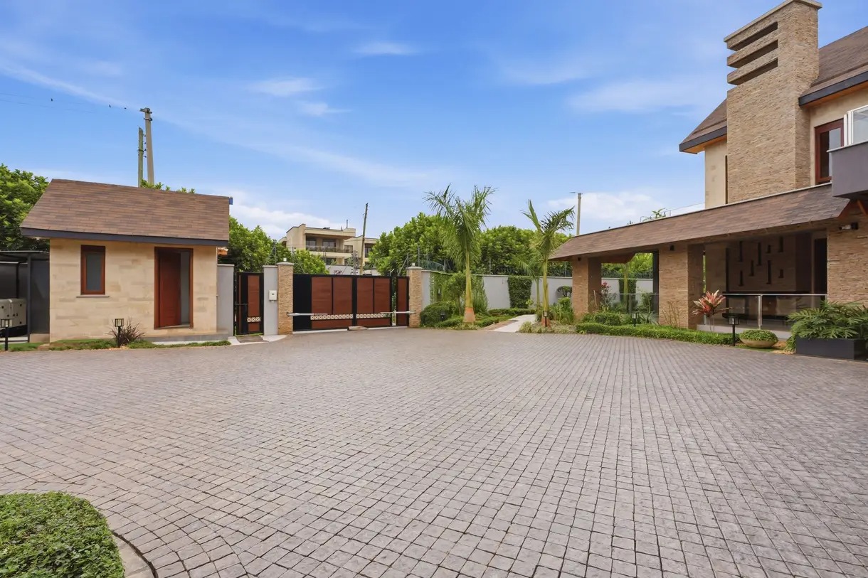 Luxury 4 Bedroom Mansion for Sale in Runda Nairobi Luxury 4 Bedroom Mansion for Sale in Runda Nairobi